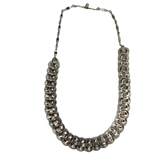 Vintage Silver Tone Articulated Ribbed Textured Hook Closure Necklace - Picture 5 of 8